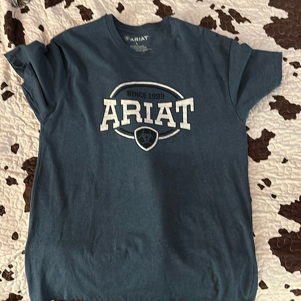 Men’s Ariat t shirt size L